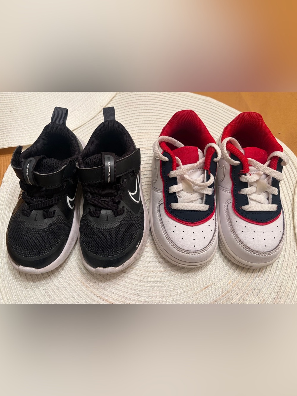 Nike Cosmic Runner Kids Sneakers Black & White